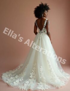 Elegant lace illusion neckline