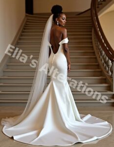 Dramatic deep-plunge neckline
